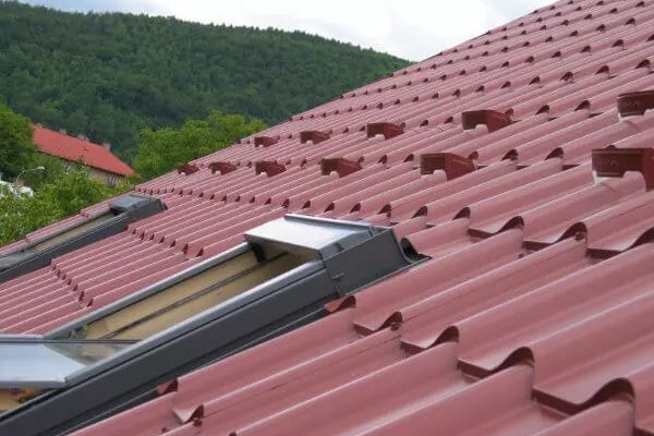 Instalace okna do plechové střechy