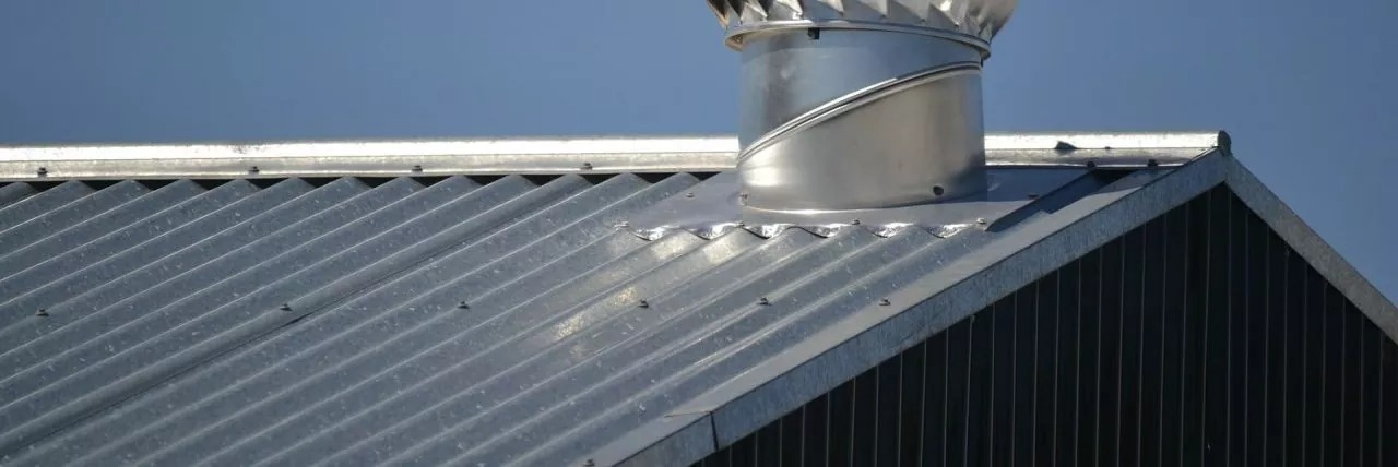 Výhody a nevýhody plechových střech na obytných domech