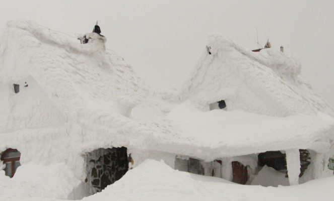 Zatížení střechy sněhem: kolik sněhu střecha unese?