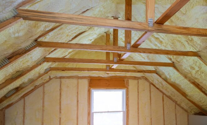 Jak správně a čím zateplit šikmou střechu?