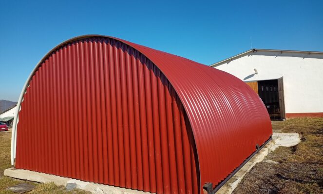 Jak svépomocí postavit levnou plechovou garáž?